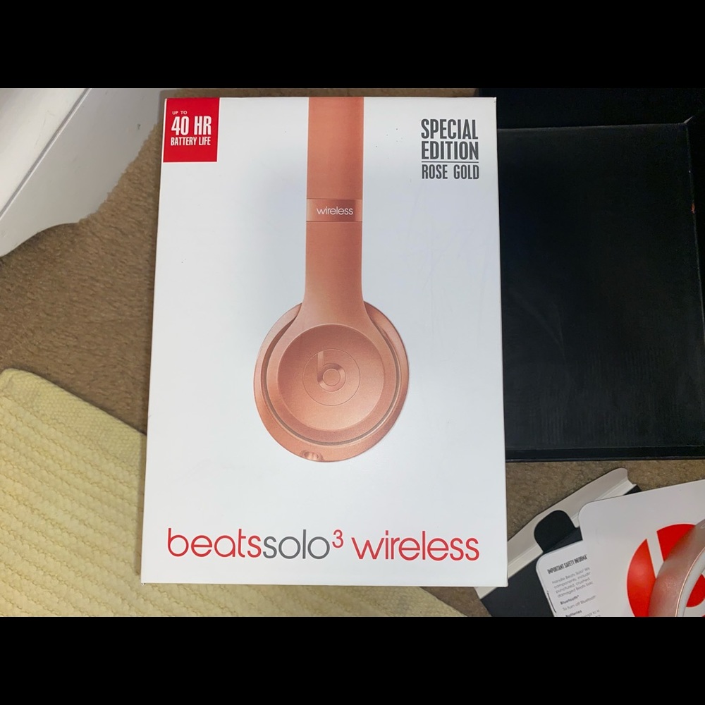 Beats by Dre Solo 3 Wireless Bluetooth Headphones in Rose Gold✨